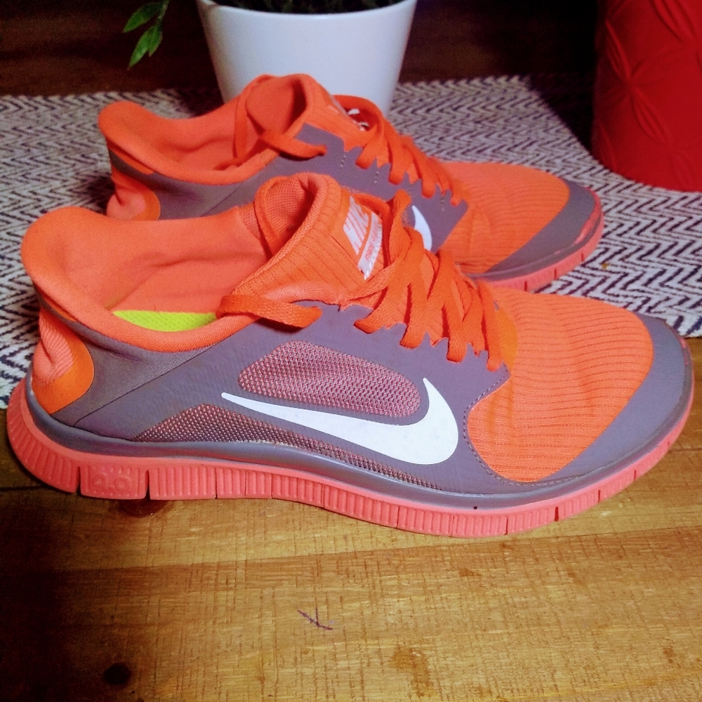 Used women's Nike free 4.0 V3 running shoes size US 8.5 orange/Gray